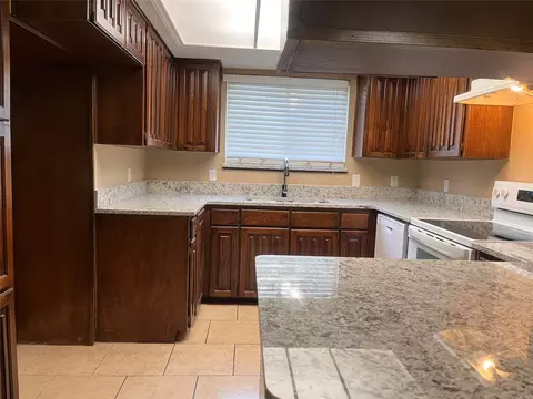 1054 Alicia Ln, Lancaster, TX 75134