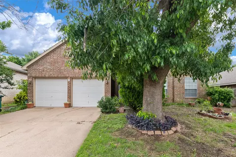 2904 Forest Creek Dr, Fort Worth, TX 76123