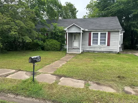 520 Allen Ave, Bonham, TX 75418