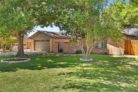 708 Tahiti Dr, Granbury, TX 76048