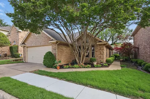 1209 Royal Crescent Dr, Bedford, TX 76021