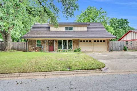 1821 Signet Dr, Euless, TX 76040