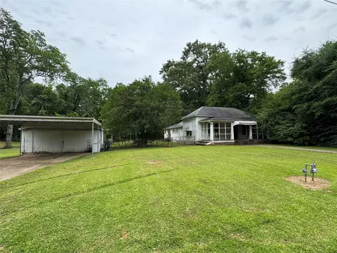 103 W Howard St, Mooringsport, LA 71060