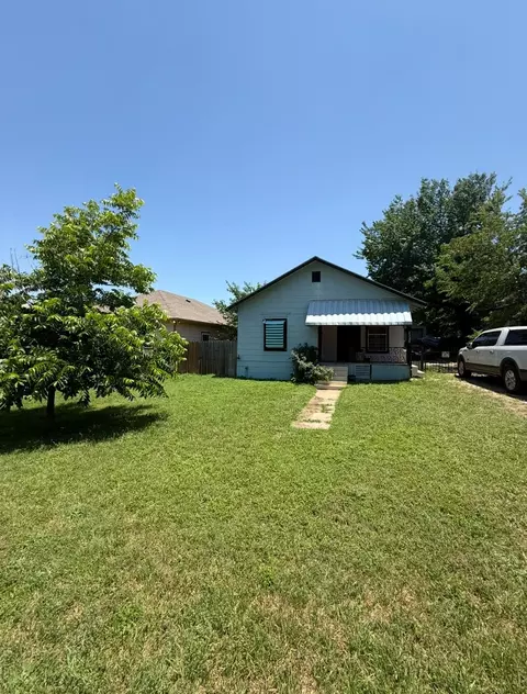2520 Refugio Ave, Fort Worth, TX 76164