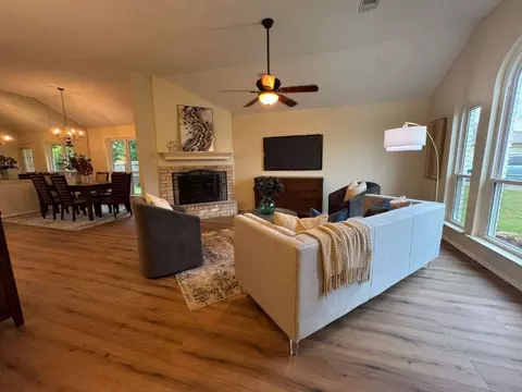 3002 Green Vista Ct, Grand Prairie, TX 75052