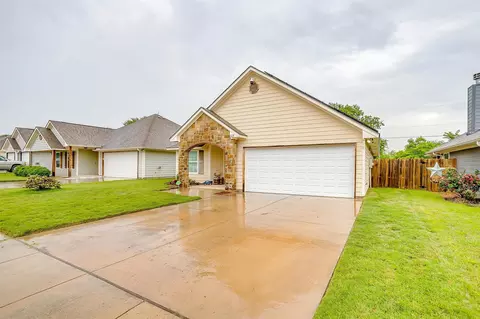 Exterior - 228 Lovers Path Dr, Springtown, TX 76082 photo 5 of 9