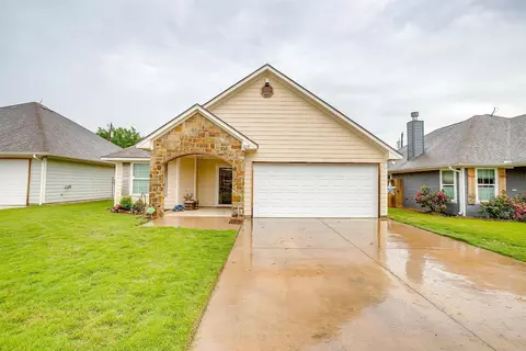 Exterior - 228 Lovers Path Dr, Springtown, TX 76082 photo 4 of 9