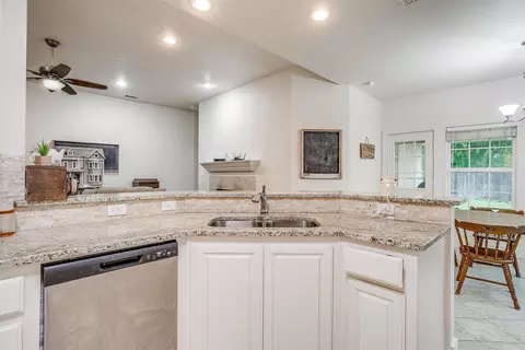 Kitchen - 228 Lovers Path Dr, Springtown, TX 76082 photo 5 of 5