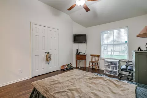 Bedroom - 228 Lovers Path Dr, Springtown, TX 76082 photo 4 of 7