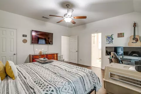 Bedroom - 228 Lovers Path Dr, Springtown, TX 76082 photo 2 of 7