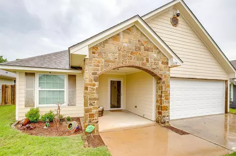 228 Lovers Path Dr, Springtown, TX 76082