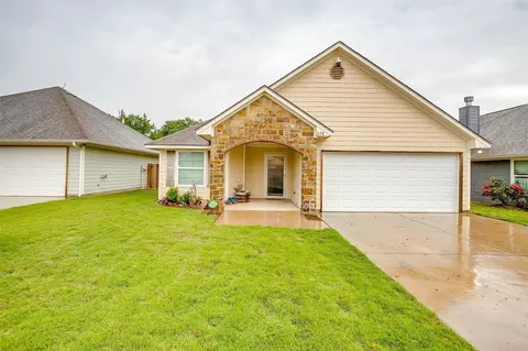 Exterior - 228 Lovers Path Dr, Springtown, TX 76082 photo 3 of 9