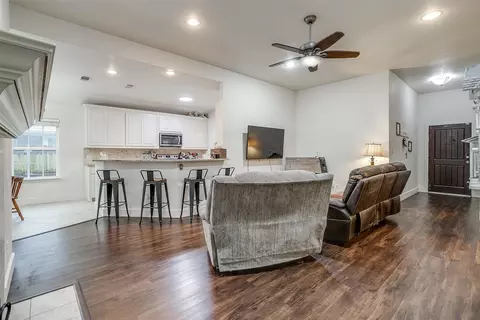 Entry Way - 228 Lovers Path Dr, Springtown, TX 76082 photo 2 of 3
