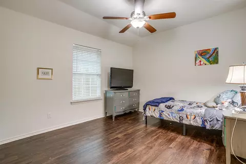 Bedroom - 228 Lovers Path Dr, Springtown, TX 76082 photo 5 of 7