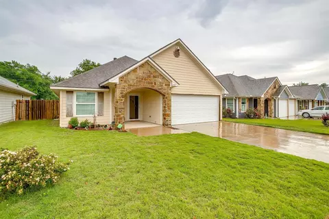 Exterior - 228 Lovers Path Dr, Springtown, TX 76082 photo 2 of 9