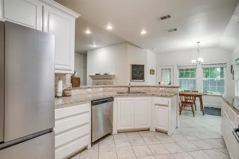 Kitchen - 228 Lovers Path Dr, Springtown, TX 76082 photo 3 of 5