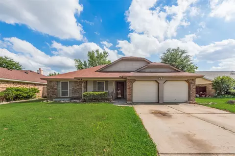 300 Valley Forge Ln, Arlington, TX 76002