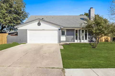1705 Yorktown Dr, Arlington, TX 76014
