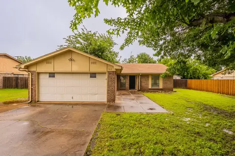 917 Cottonwood Trl, Benbrook, TX 76126