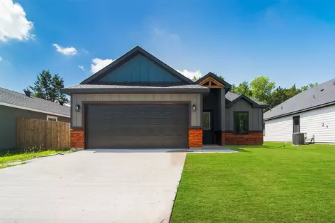 203 W Elm St, Whitewright, TX 75491