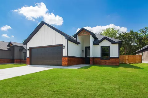 205 W Elm St, Whitewright, TX 75491