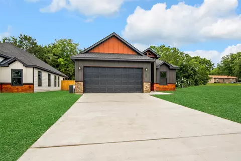 207 W Elm St, Whitewright, TX 75491