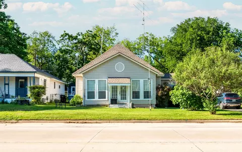 1501 W Crawford St W, Denison, TX 75020