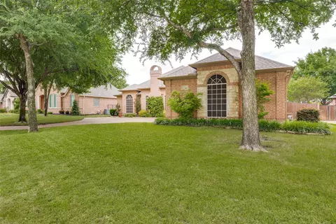 300 Skyline Dr, Trophy Club, TX 76262