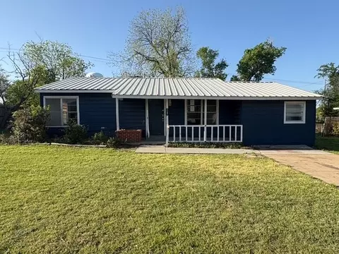 1107 W Archer St, Jacksboro, TX 76458