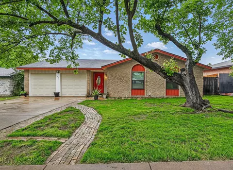 1426 Oakbrook St, Lancaster, TX 75134