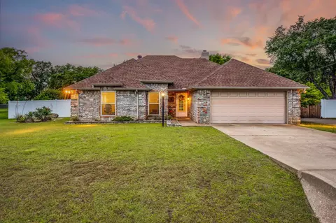 3912 Country Ln, Granbury, TX 76048