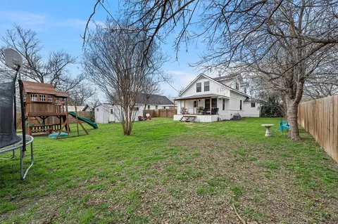 Exterior - 1310 E Texas Ave, Mart, TX 76664 photo 4 of 5