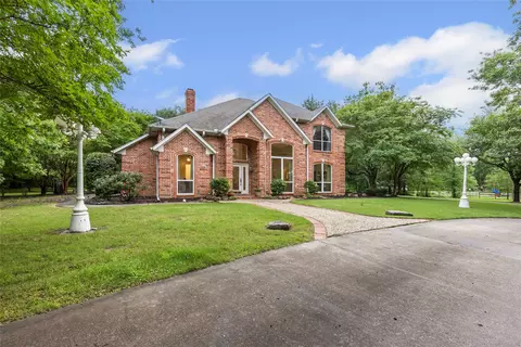 111 Oak Ln, Commerce, TX 75428