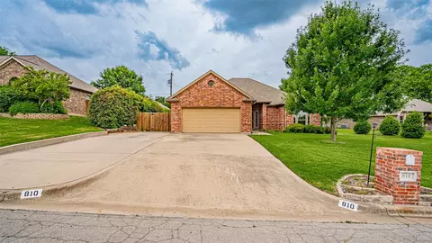 810 Prairie Wind Blvd, Stephenville, TX 76401