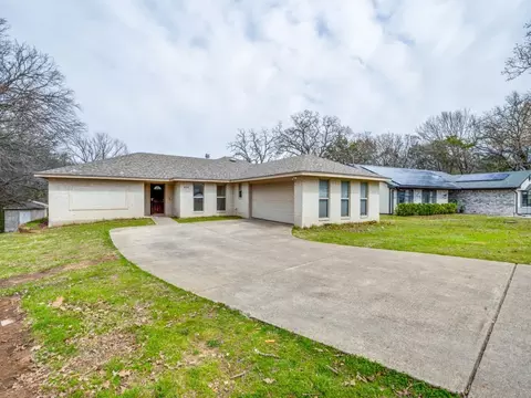 213 Pembrook St, Lake Dallas, TX 75065