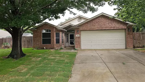741 Cardinal Dr, Saginaw, TX 76131