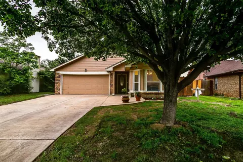 742 Cornfield Dr, Arlington, TX 76017