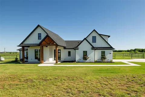 7196 Hawkeye Rd, Krum, TX 76249
