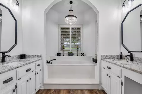 Bath - 13323 Chapel Rd, Lorena, TX 76655 photo 2 of 3