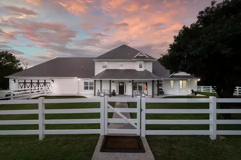 Exterior - 13323 Chapel Rd, Lorena, TX 76655 photo 3 of 8