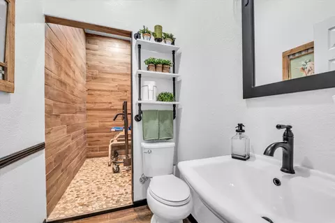 Bath - 13323 Chapel Rd, Lorena, TX 76655 photo 3 of 3