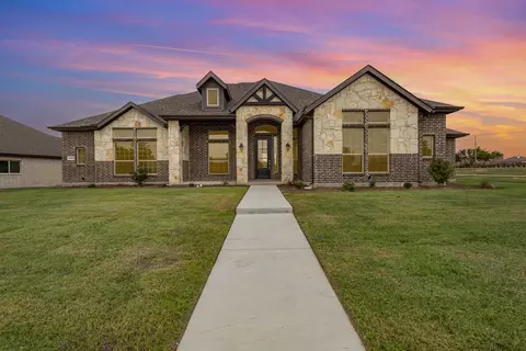 1908 Comanche Dr, Desoto, TX 75115