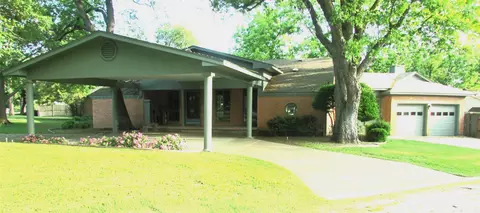 1509 N Gaines St, Ennis, TX 75119