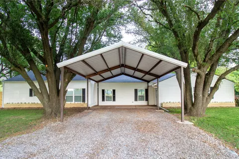 405 S Oak St, Ector, TX 75439
