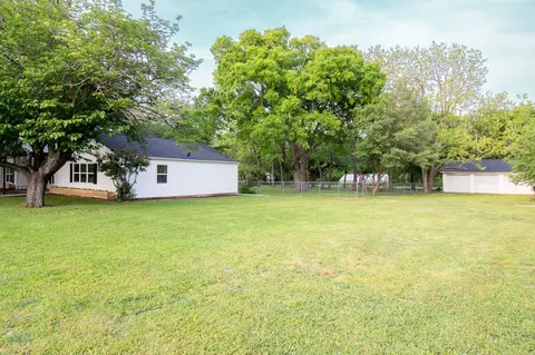 Exterior - 405 S Oak St, Ector, TX 75439 photo 2 of 2