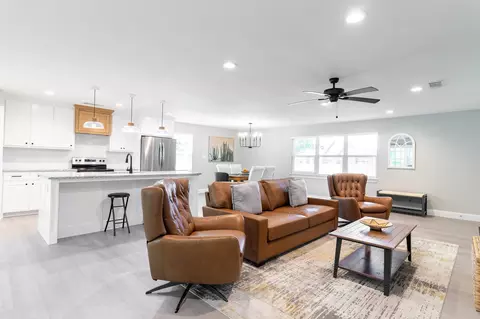 Living - 405 S Oak St, Ector, TX 75439 photo 2 of 2