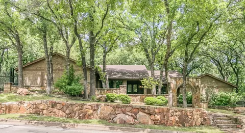 1201 Riverview Dr, Arlington, TX 76012