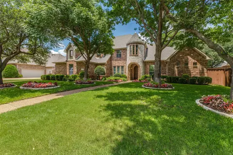 305 Black Walnut Dr, Garland, TX 75044