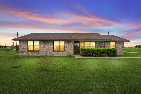 233 Nally St, Golinda, TX 76655