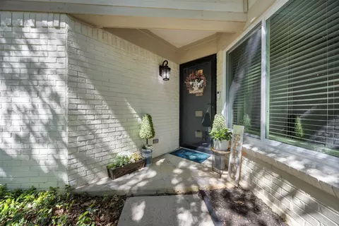 114 NE Timber Ridge Dr, Burleson, TX 76028